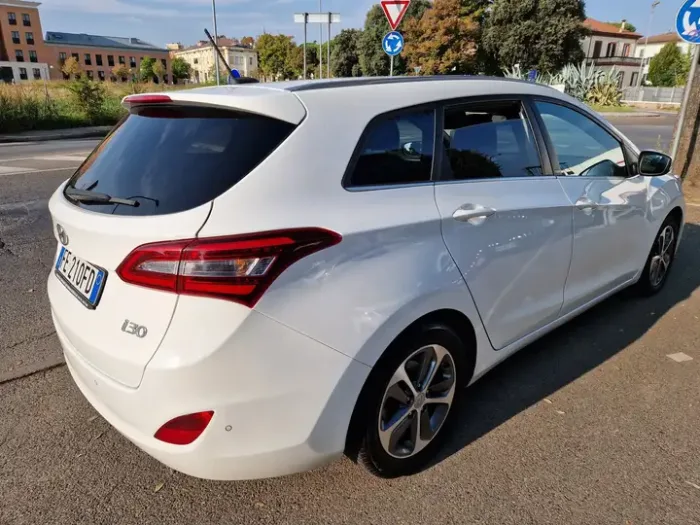 HYUNDAI  I30 WAGON 1.6 CRDI BUSINESS 110CV - immagine 5