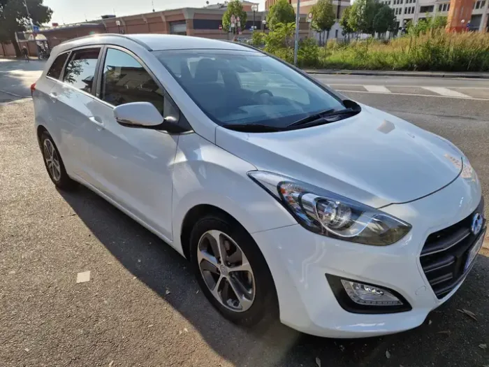 HYUNDAI  I30 WAGON 1.6 CRDI BUSINESS 110CV - immagine 3