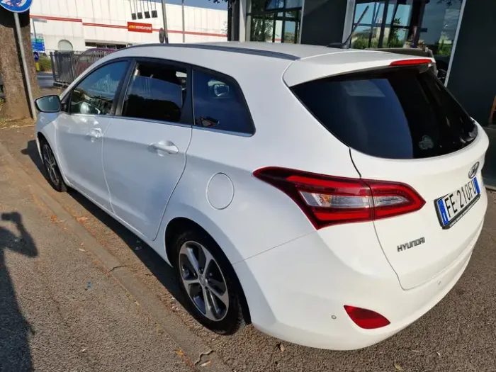 HYUNDAI  I30 WAGON 1.6 CRDI BUSINESS 110CV - immagine 4