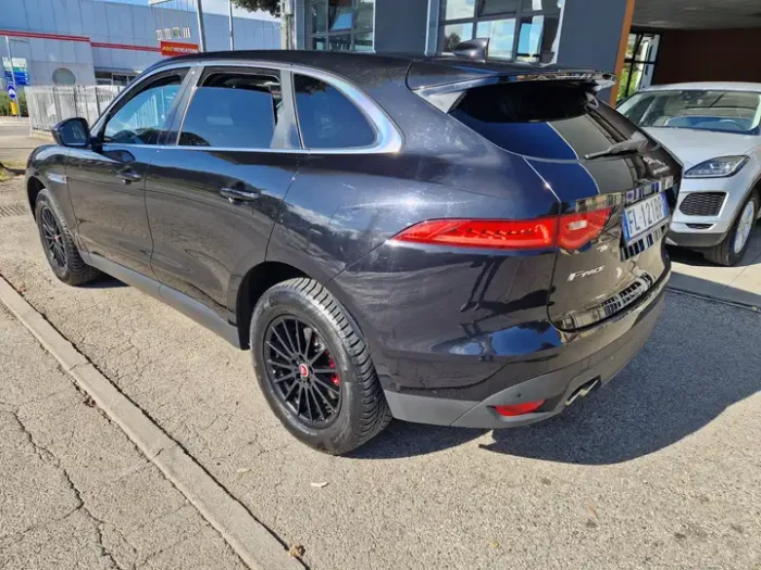 JAGUAR F-PACE 2.0 PRESTIGE AWD 180CV AUTO - immagine 3