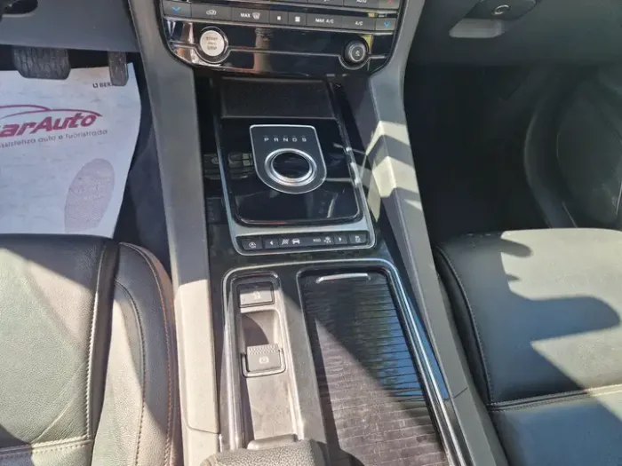 JAGUAR F-PACE 2.0 PRESTIGE AWD 180CV AUTO - immagine 16