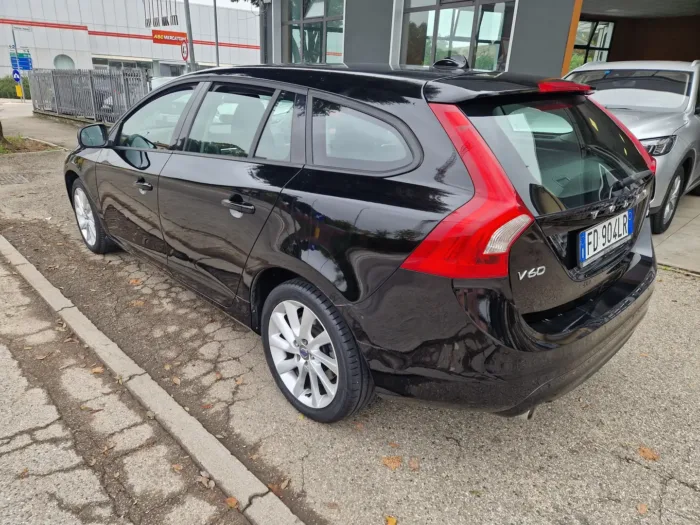 VOLVO V60 D3 2.0 D BUSINESS GEARTRONIC - immagine 3
