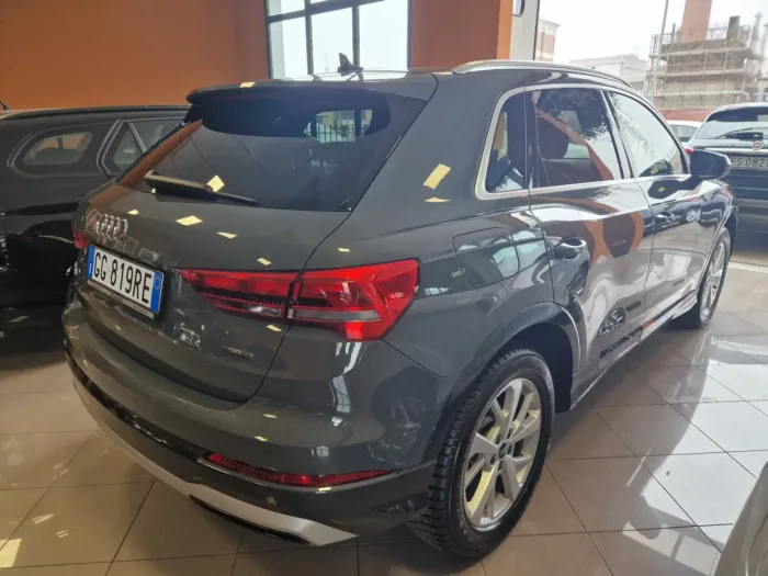 AUDI Q3 35 2.0 tdi Business Advanced quattro s-tronic - immagine 3
