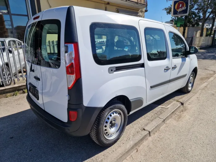 RENAULT KANGOO 1.5 dci Autocarro Maxi -NO CLIMA- - immagine 3