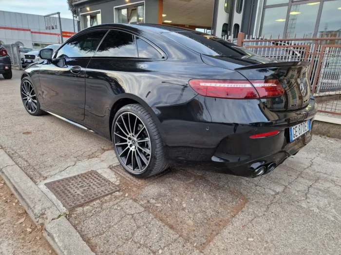 MERCEDES-BENZ E 220 Coupe d Premium Plus 4matic auto - immagine 3