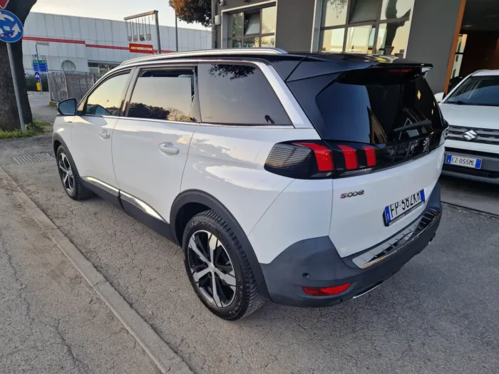 PEUGEOT 5008 1.5 bluehdi GT Line 131cv Aut. - immagine 4