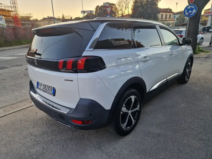 PEUGEOT 5008 1.5 bluehdi GT Line 131cv Aut. - immagine 3