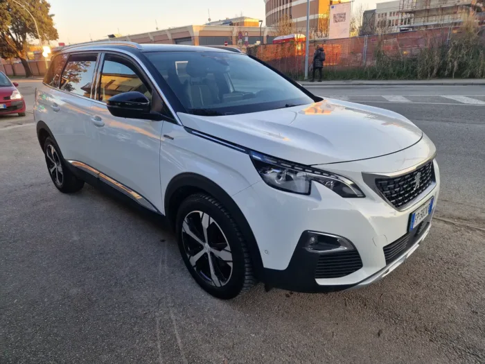 PEUGEOT 5008 1.5 bluehdi GT Line 131cv Aut.