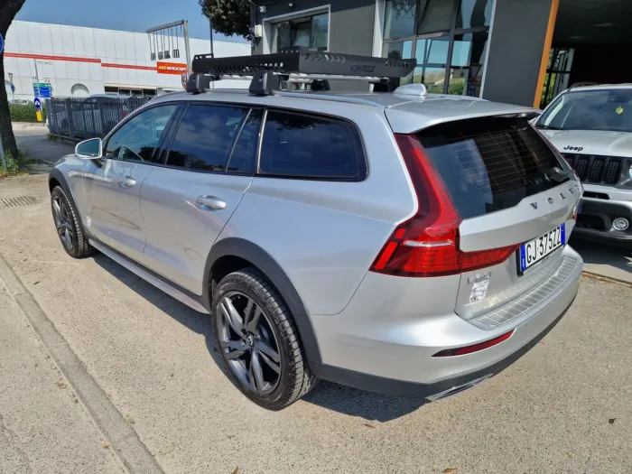 VOLVO V60 Cross Country 2.0 b4 Business Pro awd auto - immagine 4