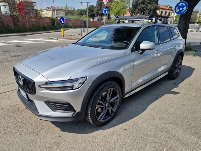 VOLVO V60 Cross Country 2.0 b4 Business Pro awd auto