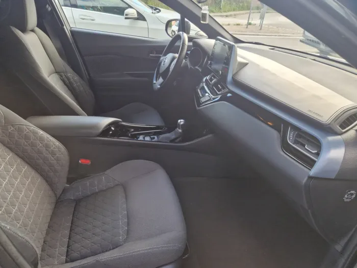 Toyota C-HR 2.0h Comfort e-cvt - immagine 14