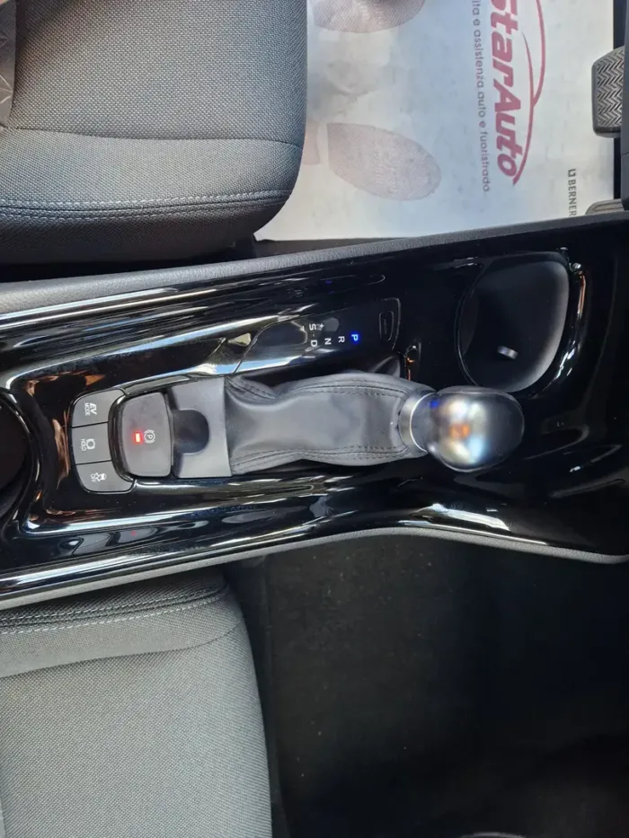 Toyota C-HR 2.0h Comfort e-cvt - immagine 8