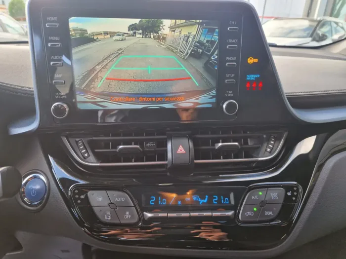 Toyota C-HR 2.0h Comfort e-cvt - immagine 9