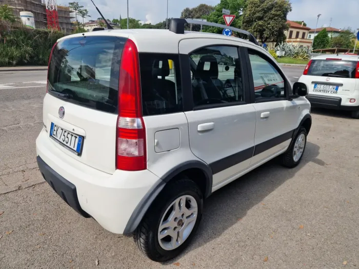 Fiat Panda 1.3 mjt 16v Climbing 4x4 75cv - immagine 4