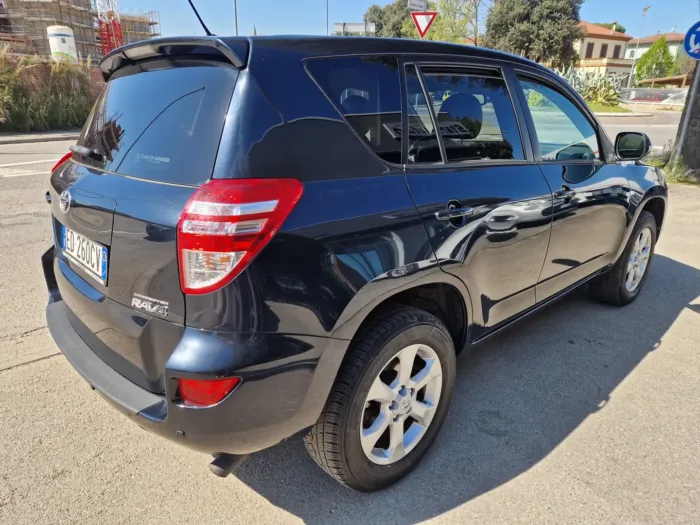 TOYOTA RAV 4 RAV4 2.2 d-4d Luxury 150cv dpf my09 - immagine 4