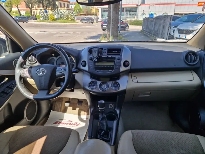 TOYOTA RAV 4 RAV4 2.2 d-4d Luxury 150cv dpf my09 - immagine 6
