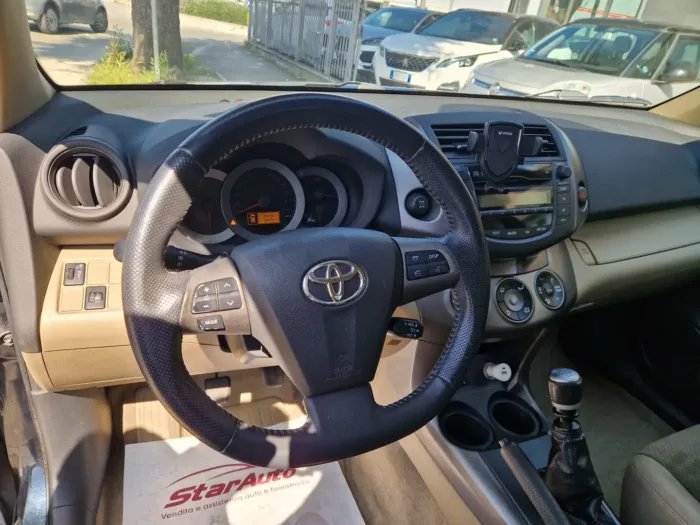 TOYOTA RAV 4 RAV4 2.2 d-4d Luxury 150cv dpf my09 - immagine 5