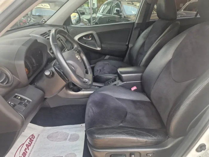 TOYOTA RAV 4 Crossover 2.2 d-4d Executive 150cv auto - immagine 7