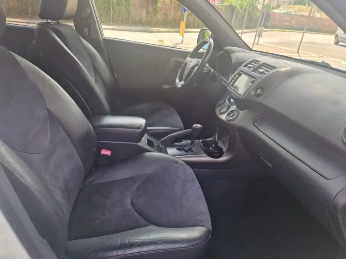 TOYOTA RAV 4 Crossover 2.2 d-4d Executive 150cv auto - immagine 14