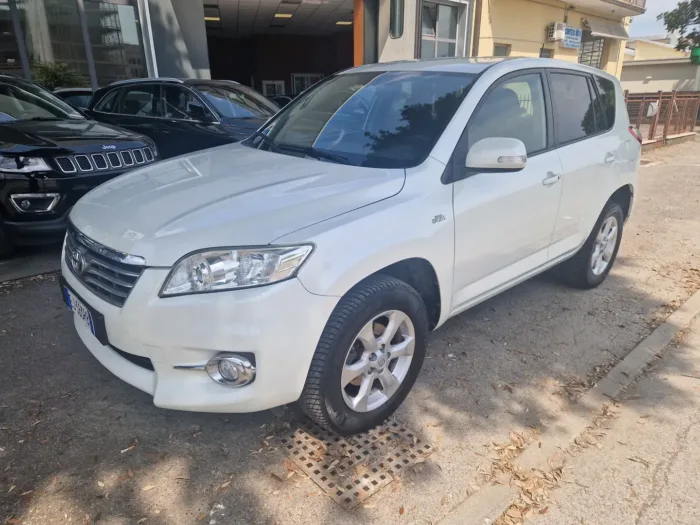 TOYOTA RAV 4 Crossover 2.2 d-4d Executive 150cv auto - immagine 2