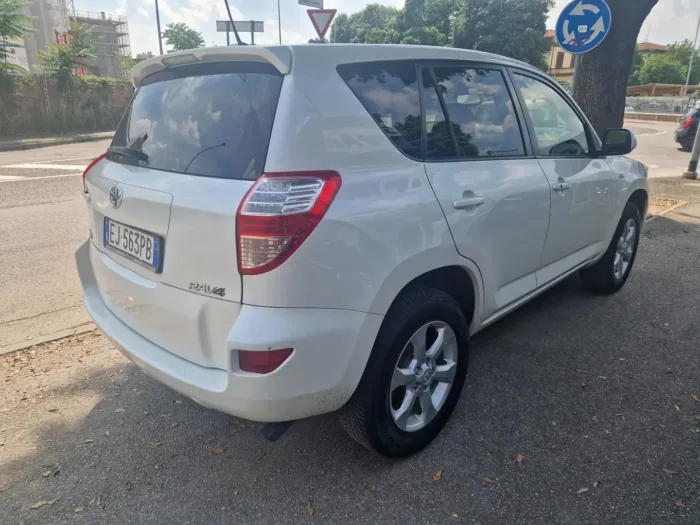 TOYOTA RAV 4 Crossover 2.2 d-4d Executive 150cv auto - immagine 4