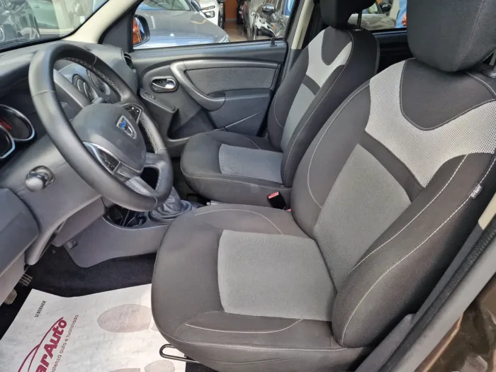 DACIA DUSTER 1.5 dci Laureate 4x2 - immagine 11