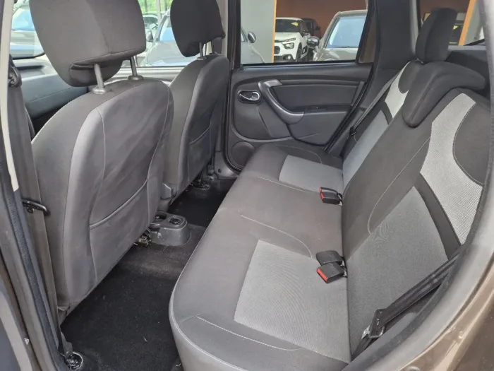 DACIA DUSTER 1.5 dci Laureate 4x2 - immagine 9