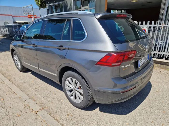 VOLKSWAGEN TIGUAN 2.0 tdi bm Sport - immagine 4