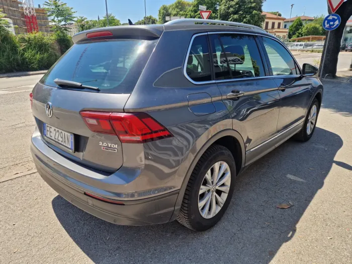 VOLKSWAGEN TIGUAN 2.0 tdi bm Sport - immagine 3