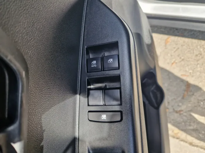 MAHINDRA KUV100 1.2 K6+ m-bifuel - immagine 8
