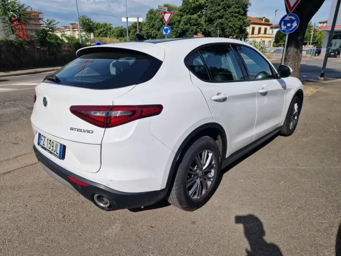 ALFA ROMEO STELVIO 2.2 t Super rwd 180cv auto - immagine 4