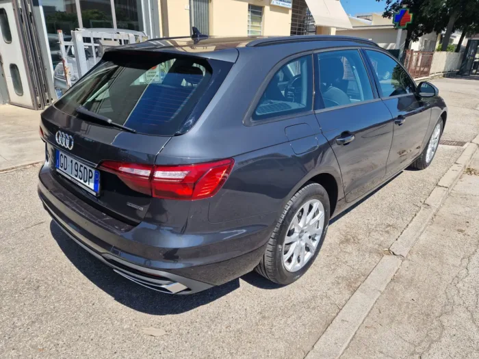 AUDI A4 Avant 40 2.0 tdi mhev Quattro Business s-tronic - immagine 4