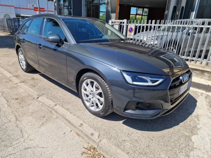 AUDI A4 Avant 40 2.0 tdi mhev Quattro Business s-tronic - immagine 2