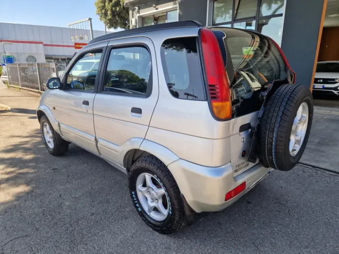 DAIHATSU TERIOS 1.3 DB c/clima -GPL- - immagine 3