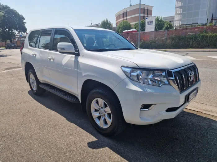 TOYOTA LAND CRUISER 5p 2.8 d-4d Executive auto