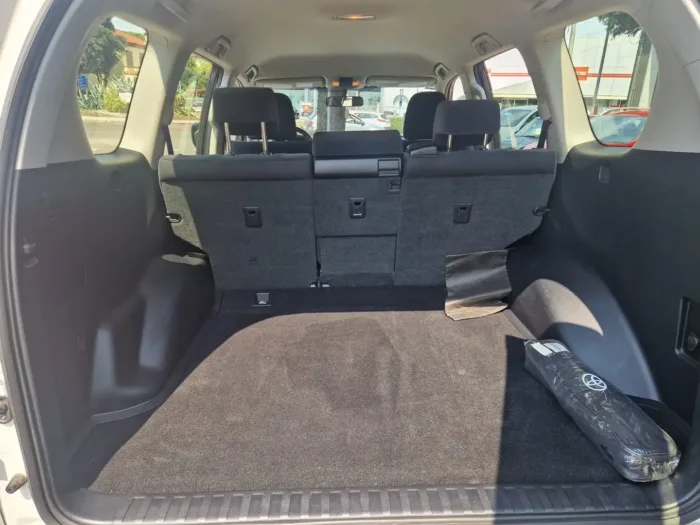 TOYOTA LAND CRUISER 5p 2.8 d-4d Executive auto - immagine 14