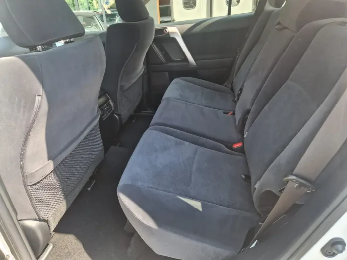TOYOTA LAND CRUISER 5p 2.8 d-4d Executive auto - immagine 13
