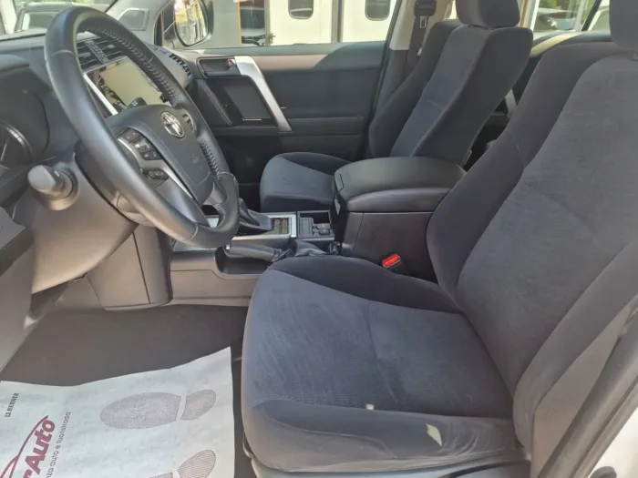 TOYOTA LAND CRUISER 5p 2.8 d-4d Executive auto - immagine 12