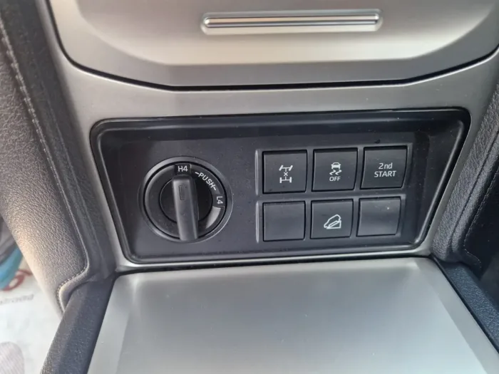 TOYOTA LAND CRUISER 5p 2.8 d-4d Executive auto - immagine 10