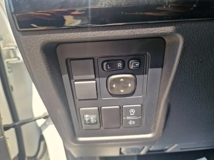TOYOTA LAND CRUISER 5p 2.8 d-4d Executive auto - immagine 9