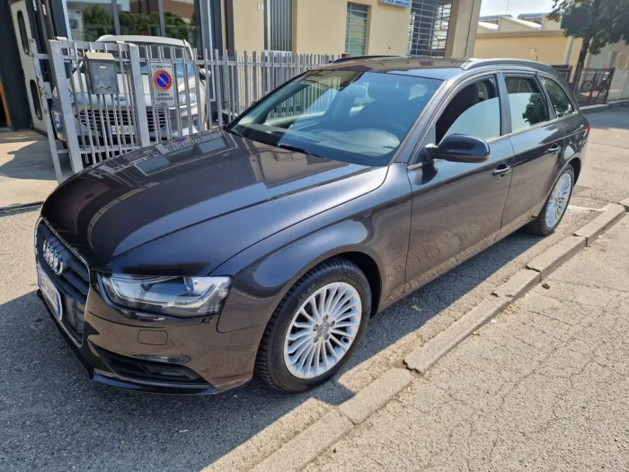 AUDI A4 Avant 2.0 tdi 143cv multitronic - immagine 2