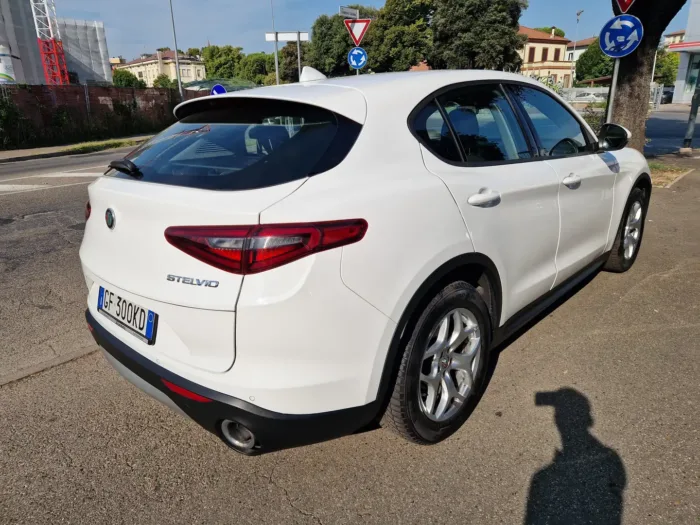 ALFA ROMEO STELVIO 2.2 t Business Q4 190cv auto -COMMERCIANTI- - immagine 3