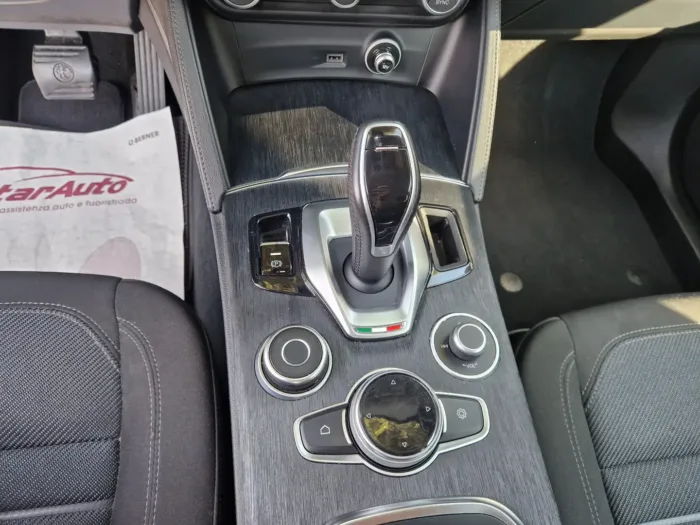 ALFA ROMEO STELVIO 2.2 t Business Q4 190cv auto -COMMERCIANTI- - immagine 7