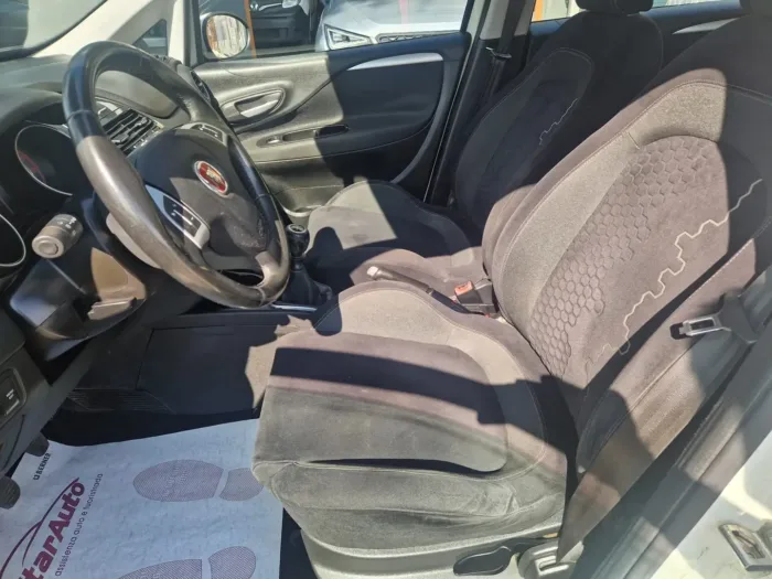 FIAT GRANDE PUNTO 5p 1.4 natural power Dynamic 77cv - immagine 5