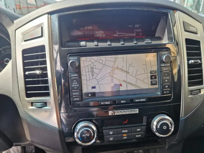 MITSUBISHI PAJERO 3.2 cr Instyle 200cv 7p auto - immagine 7