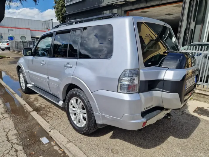 MITSUBISHI PAJERO 3.2 cr Instyle 200cv 7p auto - immagine 3