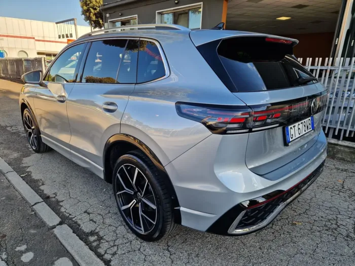 VOLKSWAGEN TIGUAN 2.0 tdi R-Line Plus 4motion 193cv dsg - immagine 4