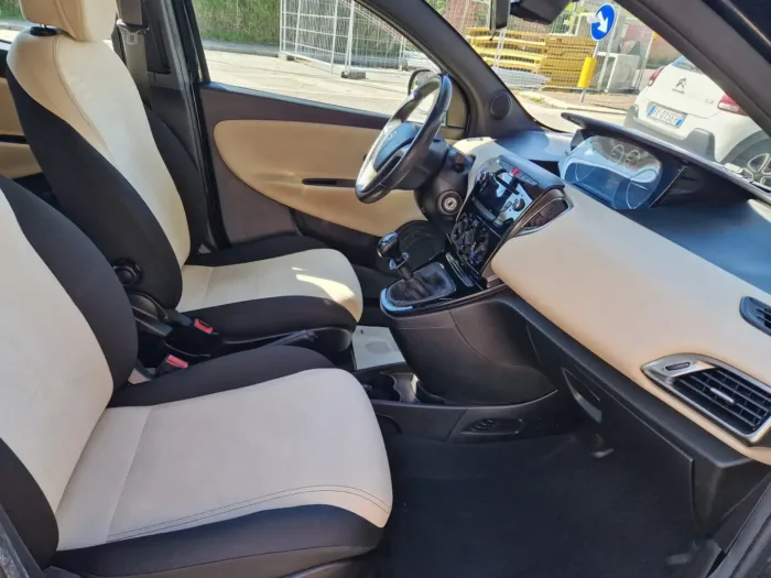 LANCIA YPSILON 0.9 t.air Elefantino ecochic metano 80cv - immagine 8