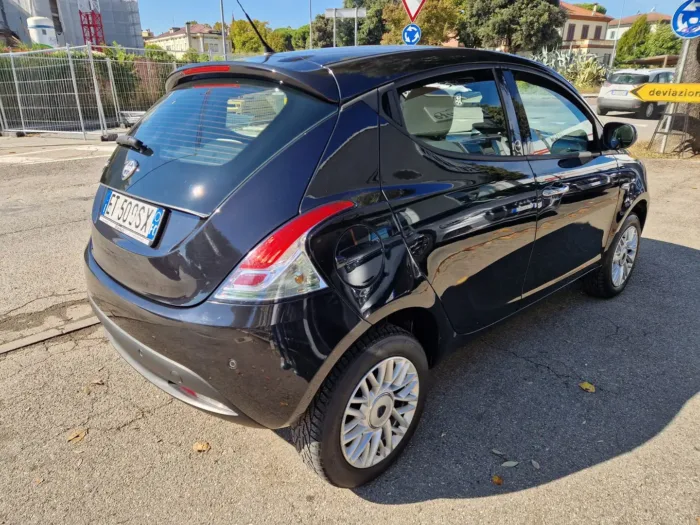 LANCIA YPSILON 0.9 t.air Elefantino ecochic metano 80cv - immagine 3