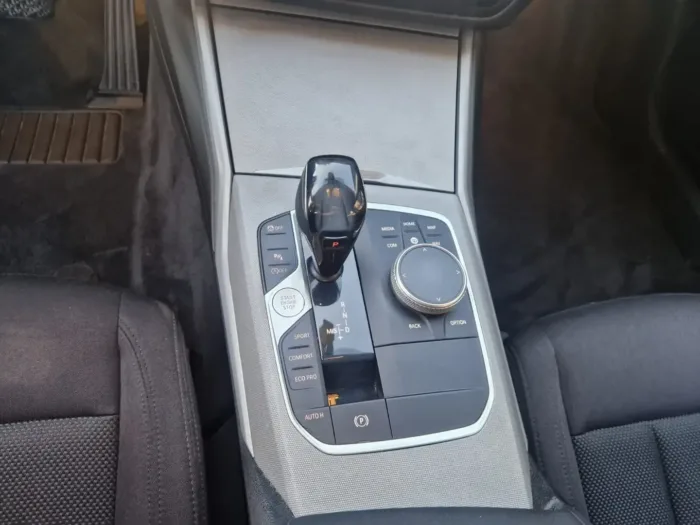 BMW 320D Touring Business Advantage auto - immagine 10